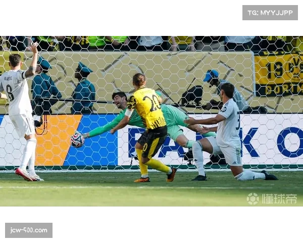 库尔图瓦四次关键扑救力保城门 赫伊森获评全场最佳球员